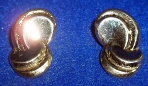 BEAUTIFUL MONET GOLD COLORED CLIP EARRINGS - Picture 1 of 1
