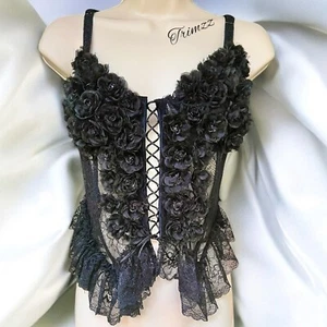Taglia SMALL…..…WIDOW…..Splendido top corsetto floreale 3D nero dettagliato. Nuovo - Foto 1 di 10
