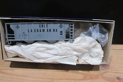 HO Scale Roundhouse 1448 2Bay Covered Hopper Erie Lackawanna RH4860 - Image 1 of 4