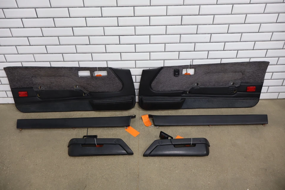 1984-1985 Toyota Celica conversível esquerdo e direito conjunto de painel de acabamento de porta interior - Imagem 1 de 4