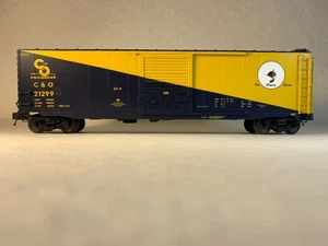 MTH PREMIER 20-93584, CHESAPEAKE & OHIO 50' PS-1 BOX AUTO #21299, NUOVO CON SCATOLA 2013 MTHRCC - Foto 1 di 10