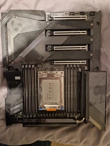 GIGABYTE TRX40 AORUS XTREME AMD Socket sTtrx4 ATX WiFi 6 - Picture 1 of 2
