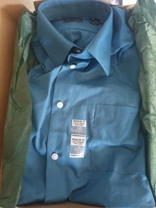 Van Heusen Button Up Dress Shirt Wrinkle Free Poplin Large 16.5/34-35 - Picture 1 of 2
