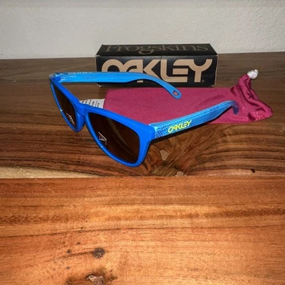 Oakley Sunglasses Frogskins OO9013-K3 Hi Res Polished Sapphire Prizm Black - Image 1 of 4