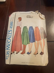 LOT DE JUPES 1975 MCCALL'S MISSES MOTIF #4589 TAILLE 14 NON COUPÉES - Photo 1/5