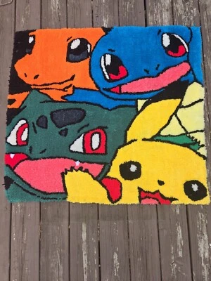 Alfombra acolchada Kanto Region Starter Pokemon. Bulbasaur, Squirtle, Charmader, Pikachu Foto 1 de 2