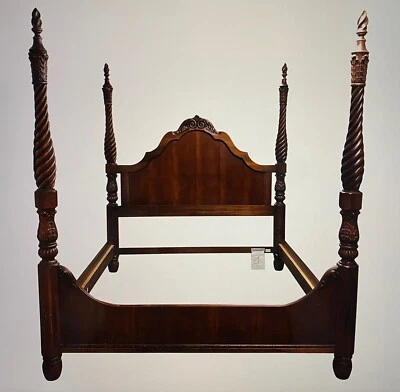 Thomasville River Roads Collection Bedroom Set - 4 pieces MINT CONDITION - Image 1 of 4