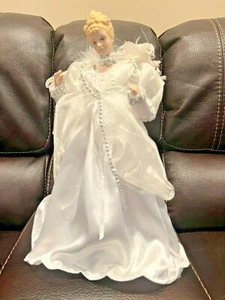 ANGEL CHRISTMAS TREE TOPPER 13” TALL -WHTE FABRIC & SILVER TRIM - Bild 1 von 6