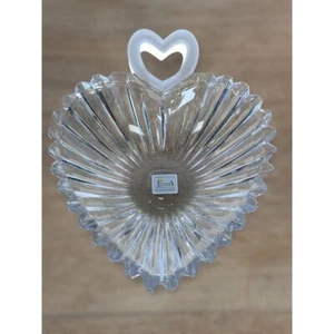 Evita 24% Lead Crystal Heart Dish with Frosted Heart Handle - Picture 1 of 8