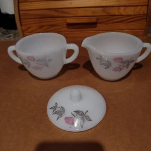 VINTAGE FEDERAL CLOVER BLOSSOM PATTERN MILK GLASS SUGAR & CREAMER - Picture 1 of 7