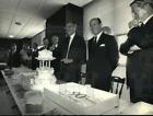 1986 Press Photo Lee Hackett of American Appraisal Associates celebrates company
