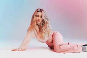 SABRINA CARPENTER COLLECTABLE PHOTOGRAPH 8x10 GLOSSY PRINTED PHOTO - Picture 1 of 1