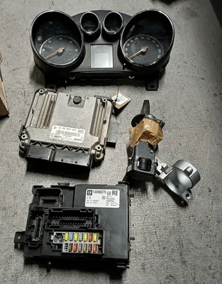 Centralina iniezione  CHEVROLET (DAEWOO) AVEO (T300) 1.3 diesel Eco - Immagine 1 di 4