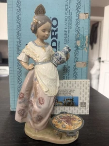 Lladro Valencianita Con Paella • Porcelain Figure #5254 w/Box Making Paella Read - Foto 1 di 24