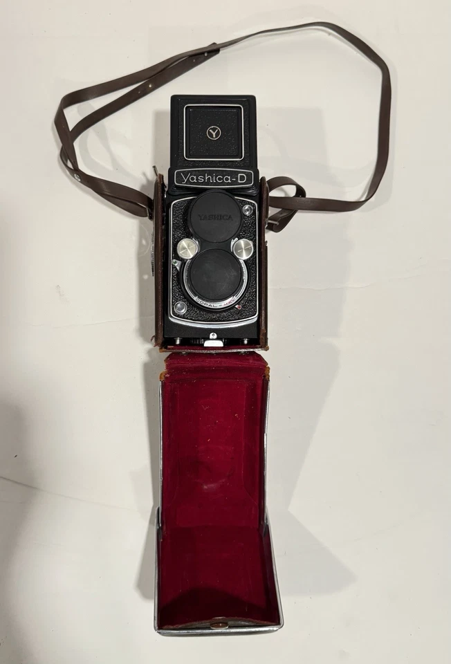 Yashica-D TLR 120 Film Camera 80mm f/3.5 Yashinon Lens Clean Glass Works Case - Image 1 of 4