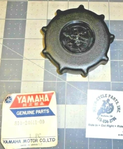 YAMAHA SL292 810-24611 GAS CAP BODY NOS 1 QUANTITY VINTAGE OEM FREE SHIPPING - Bild 1 von 2