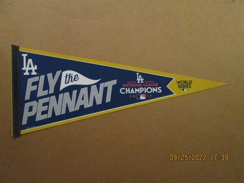 MLB Los Angeles Dodgers Vintage 2017 Fly The Pennant NLC Baseball Pennant Cover