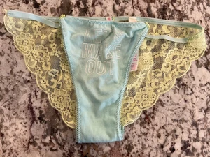 True Vintage Victoria's Secret PINK Low Rise Lace Back String Bikini Panty XS - Picture 1 of 3