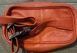 Bandolera/riñonera Stone Mountain de colección color marrón mantecoso suave parece sin usar - Imagen 1 de 5