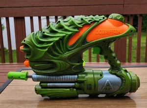 2005 Hasbro OOZINATOR SUPER SOAKER Toy WATER GUN Two Water Compartments WORKS - Picture 1 of 21