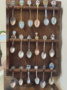 Vintage Collection Of 18 Commemorative Spoons With Wooden Display - Picture 1 of 7