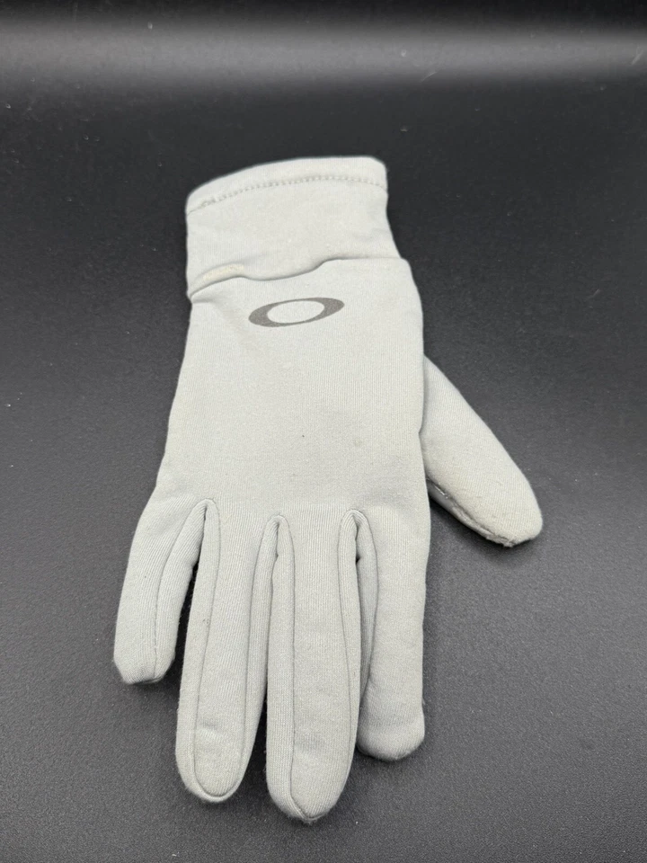 Oakley Golf Glove Grey Right Handed Size Medium/Large  - Image 1 of 3