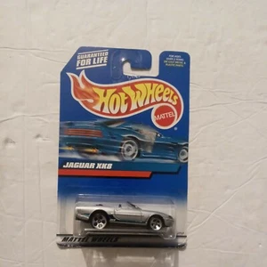 Hot Wheels 2000 #165 ERROR Silver Jaguar XK8 w/Reversed 5 Hole Wheels - Picture 1 of 4