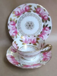 DAVENPORT PORCELAIN 4474 PINK CABBAGE ROSES & GILT TEA TRIO 19TH CENTURY (10961) - Picture 1 of 8