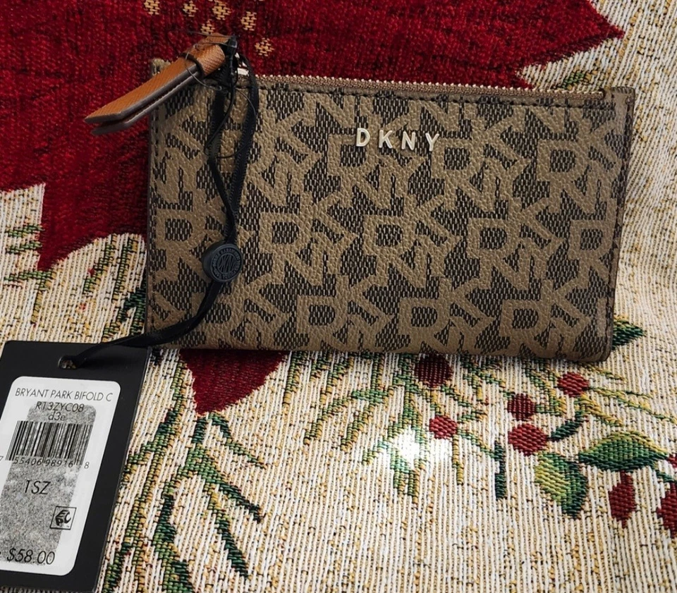 Cartera de firma para mujer DKNY NUEVA CON ETIQUETAS Bryant Park plegable Foto 1 de 4