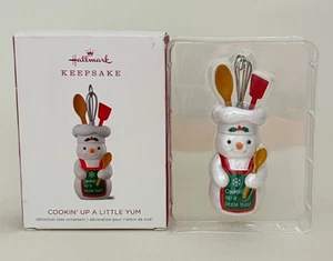2018 Cookin' Up A Little Yum Hallmark Ornament - Snowman Baking Utensil Holder - Picture 1 of 10