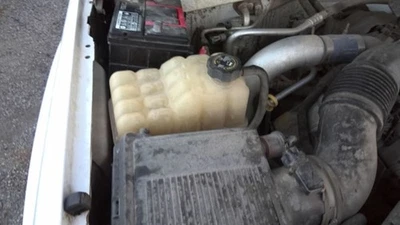 Coolant Reservoir Classic Style Fits 01-07 SIERRA 2500 PICKUP 5214772 Foto 1 de 4