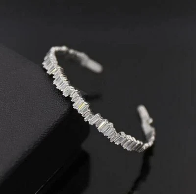 Pendiente brazalete oreja diamante creado en laboratorio corte baguette de 0,30 quilates acabado oro blanco de 14 k Foto 1 de 4