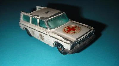 VTG TOY CAR CORGI JUNIORS STUDEBAKER WAGONAIRE AMBULANCE WHIZZWHEELS GT. BRITAIN - Image 1 of 4