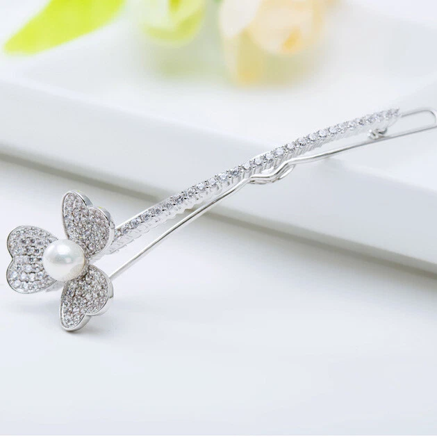 Pinza para el cabello de mujer enchapada en oro con diseño de pétalos de moda micro incrustaciones de circón blanco Foto 1 de 4