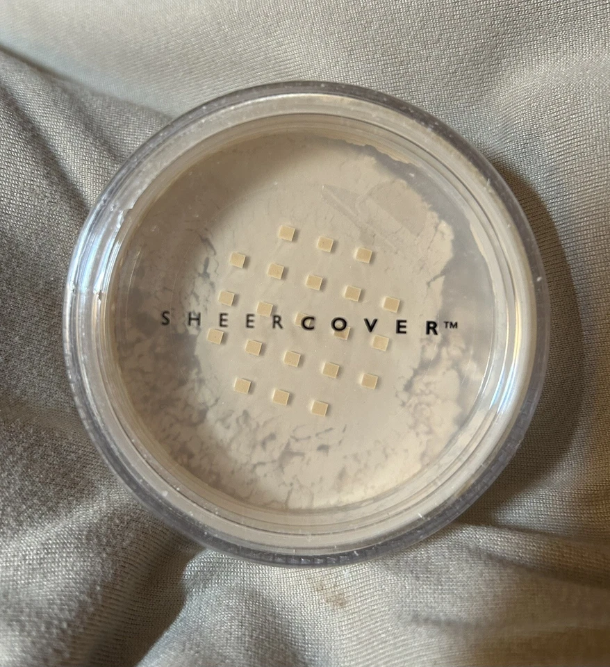 Sheer Cover Finishing Powder, Factory Sealed, 4g/.14 oz.  Color: Medium - Image 1 of 4