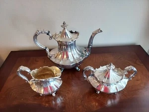 Vintage Reed & Barton Silverplate Victorian #6710 3 Piece Coffee/Tea Service - Picture 1 of 18