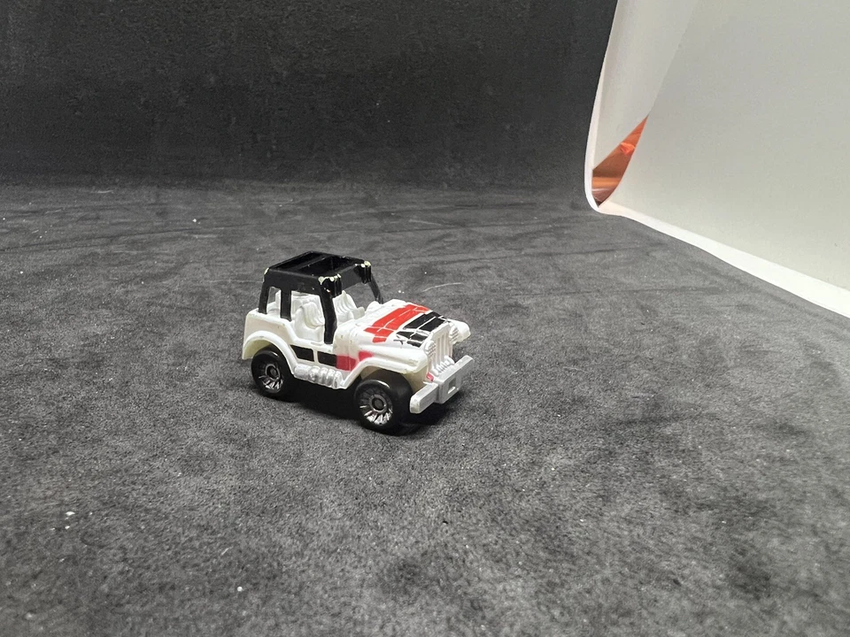 Винтажные Micro Machines JEEP WRANGLER 4x4 Белый Красный Синий 1986 Galoob Трудно найти - Изображение 1 из 4