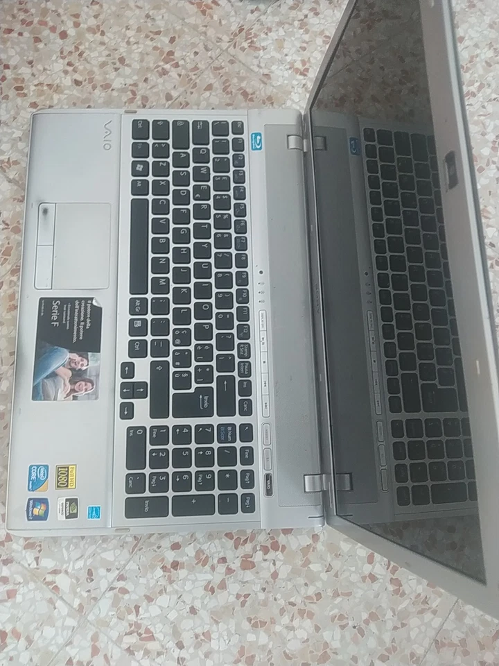 Notebook Sony Vaio i5 17 Pcg-81212m Non Si Accende - Immagine 1 di 4