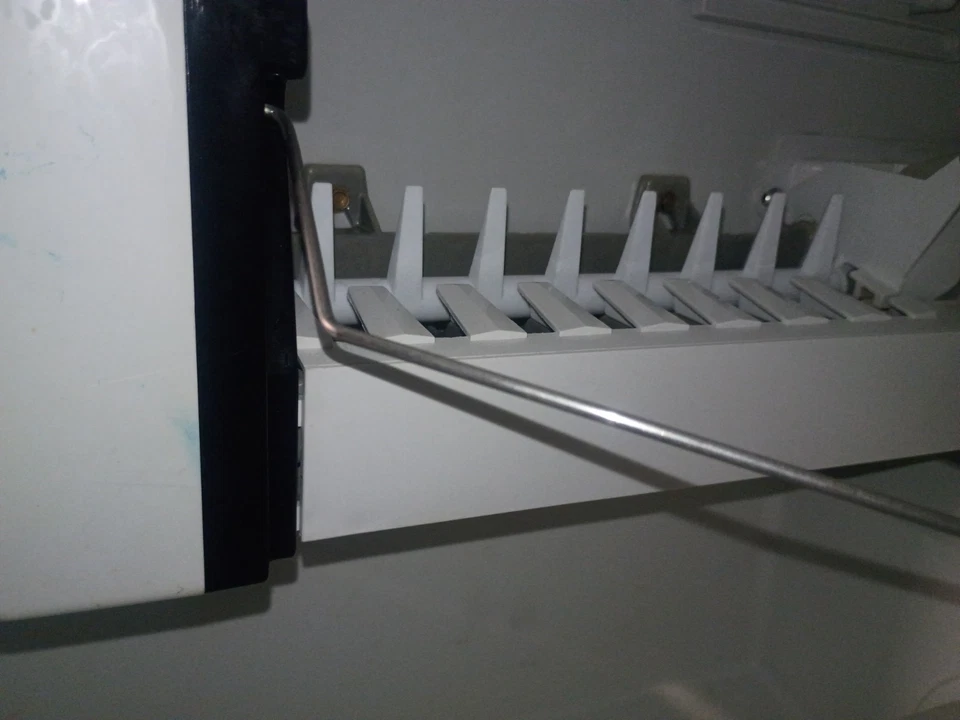 Máquina de hielo para refrigerador Kenmore Foto 1 de 2