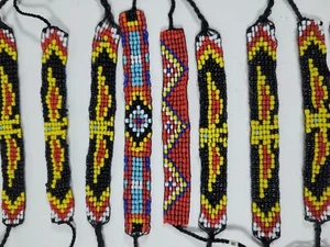 Hand Perlen Indianer Armbänder 3 Designs (11) schwarz Krawatten - Bild 1 von 3