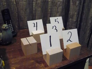 Moderni supporti numeri tavolo da sposa in legno, 2,5X2,5x2,5" - incompiuti - a scelta - Foto 1 di 2