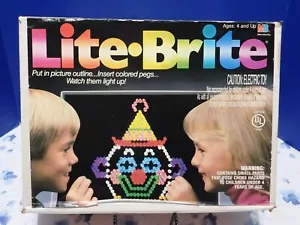 1990 LITE BRITE Hasbro Light Bright con pioli e fogli PIÙ fogli Disney mai usati - Foto 1 di 24