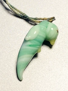 Vintage Lampwork Glass Charm Green Parrot Crackerjack Christmas Cracker Toy - Picture 1 of 2