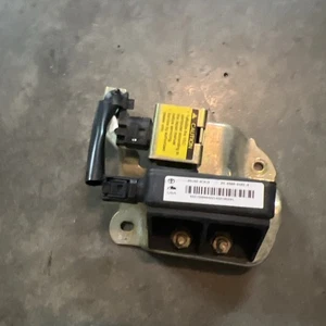 2001-2002 TOYOTA SEQUOIA YAW SPEED RATE SENSOR TRACION CONTROL 89180-0C010 OEM - Picture 1 of 7