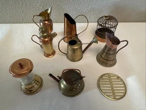 8 Vintage Miniatur Kupfer Messing Krüge und andere Gegenstände Puppenhaus Größe gebrauchter Zustand - Bild 1 von 7