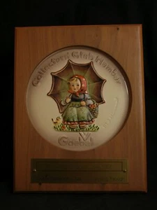 Goebel Hummel Collectors Club 1978 PIASTRA SORRIDENTE Hum690 TMK5 PLACCA - Foto 1 di 2