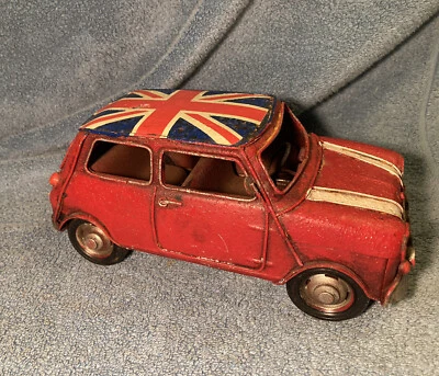 Mini Cooper rojo retro vintage con placa de hojalata Union Jack modelo decorativo de metal Foto 1 de 4