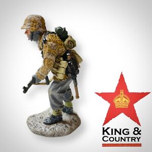 King & Country BBG018 "Winter Scout" - Advancing Panzer Grenadier with MP44