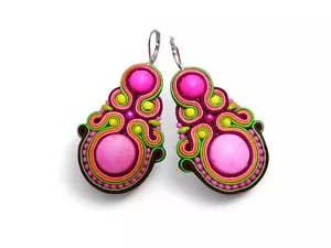 Bunte Ohrringe in Soutache-Technik, handgenäht. - Bild 1 von 8