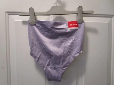 SPANX ФОРМЫ АТЛАСНЫЕ СТРИНГИ ТРУСИКИ В СВЕТ ОРХИДЕИ РАЗМЕР МАЛЕНЬКИЙ НОВЫЙ - Изображение 1 из 2